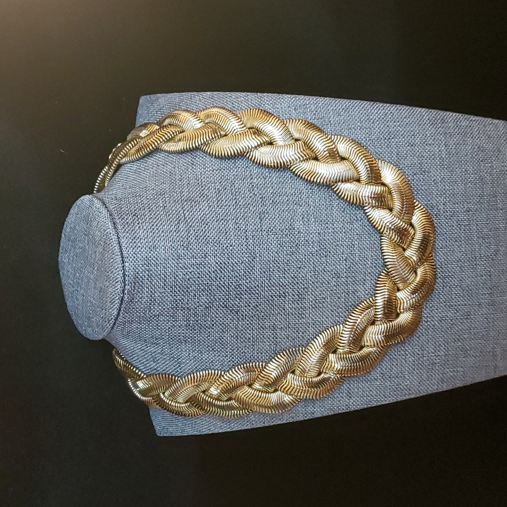 Woman's necklace